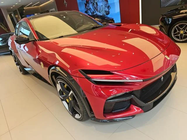 FERRARI Purosangue con-iva-esposta